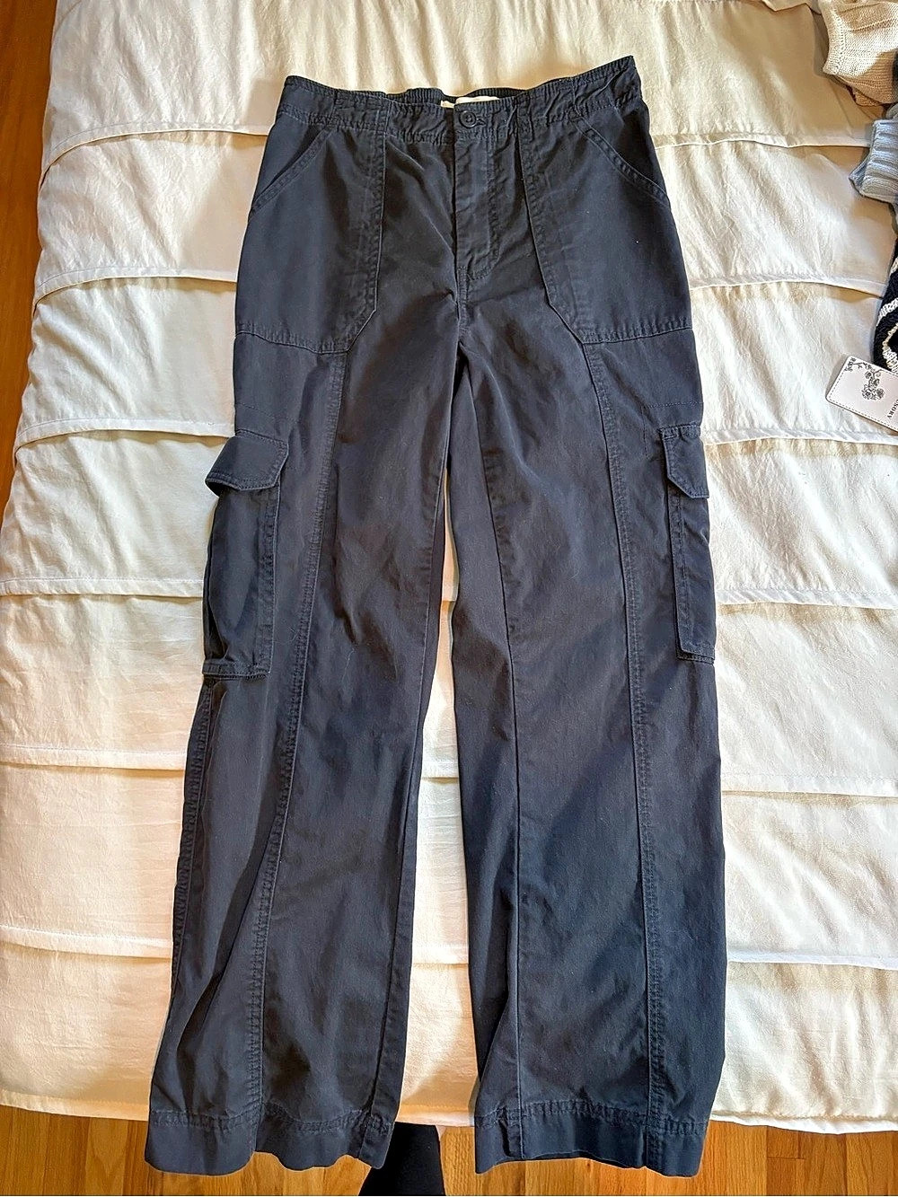 Abercrombie & Fitch Black Cargo Pants Waist 26, 2 short